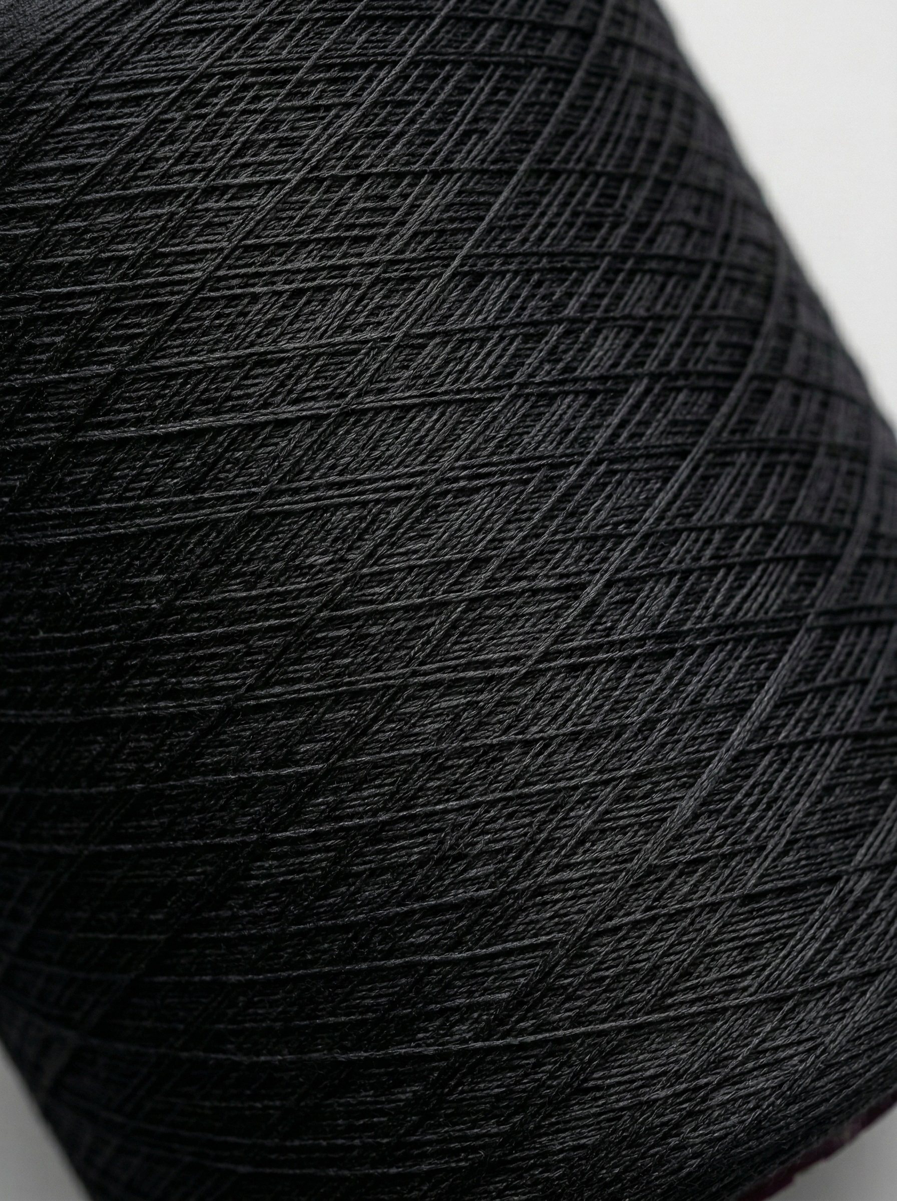 BLACK/COLORED 40/2  RING SPUN POLYESTER YARN READY FOR CONNING